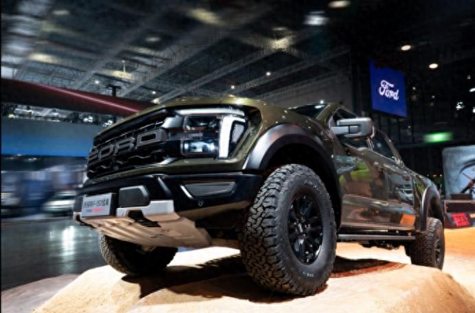 地表最强皮卡再进化,新福特F-150猛禽霸气登场