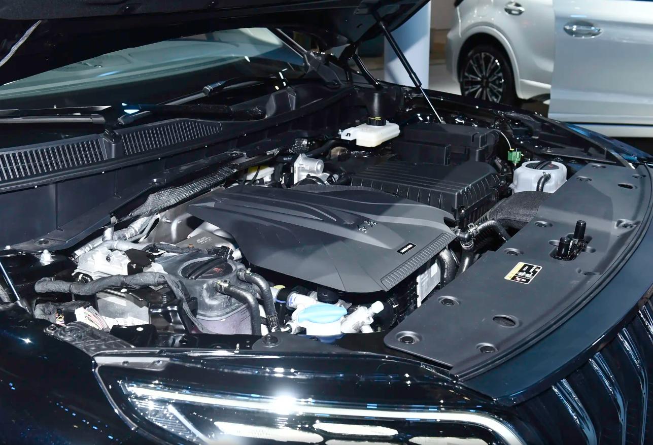 续航1200km+亏电油耗5.3L!红旗HS7 PHEV,25万级混动大六座值吗?