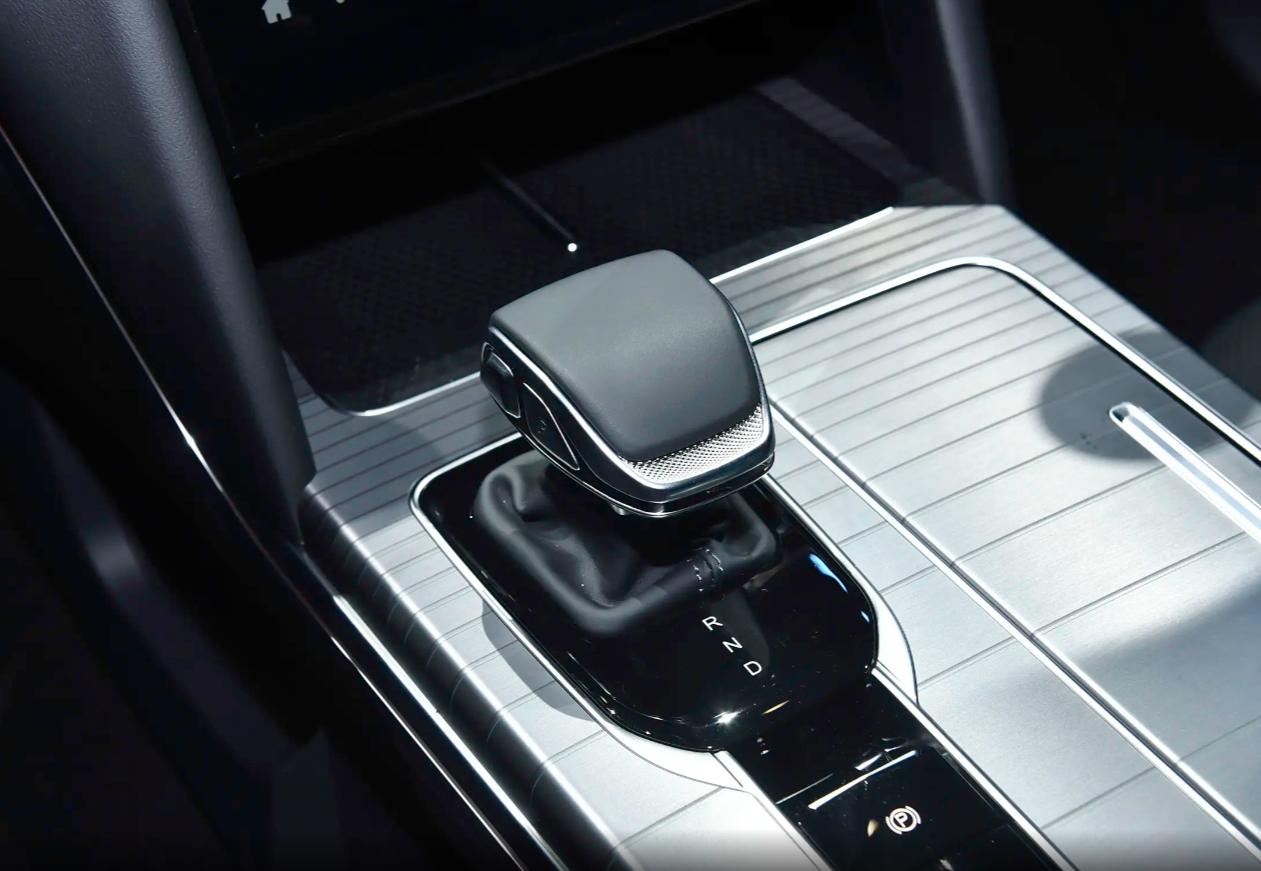 续航1200km+亏电油耗5.3L!红旗HS7 PHEV,25万级混动大六座值吗?