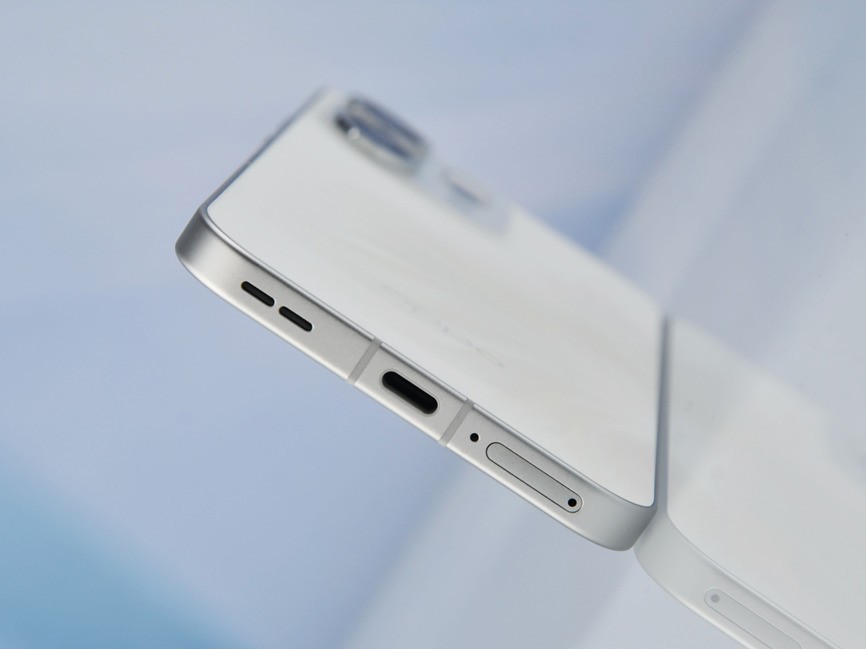 OPPO Reno14全面评测 潮流人鱼姬,超美小OPhone