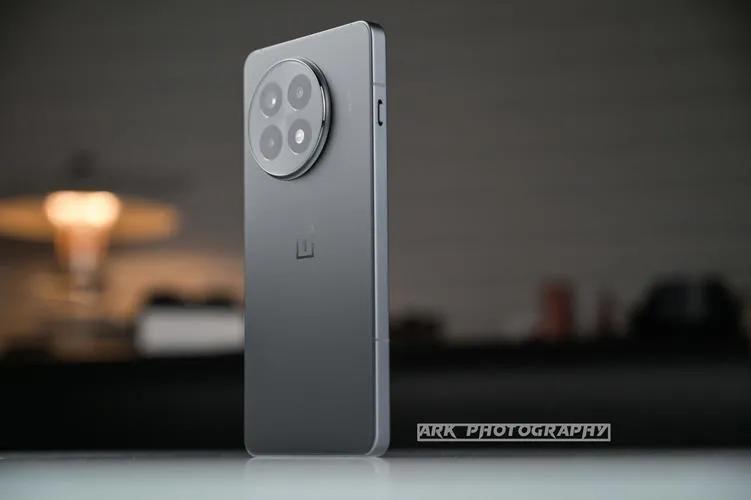 爆炸性剧透!一加甩出王炸新机,红米K80至尊版连夜改PPT?