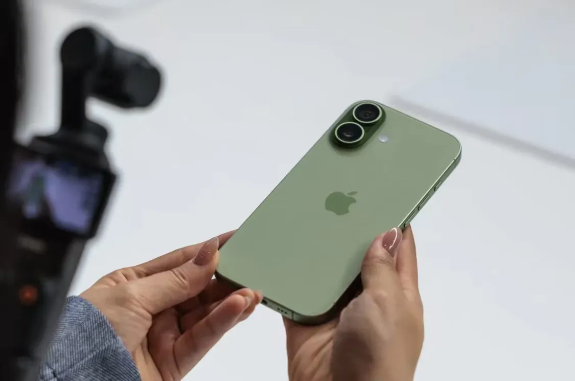 iPhone 17
